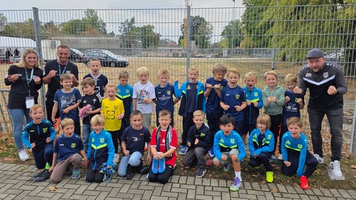 22 Einlaufkids aus der Jugend des SC St. Tönis 