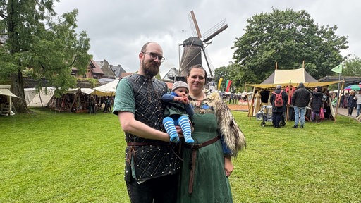 Cindy, Sebastian und der kleine Björn sind aus Wattenscheid verkleidet angereist