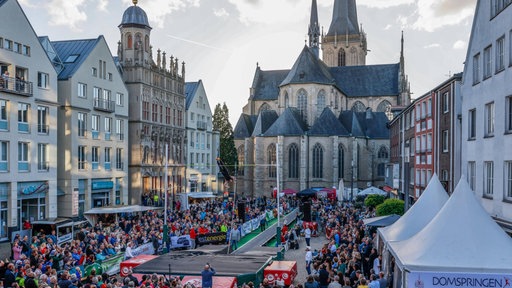 Der Marktplatz am Willibrordi-Dom in Wesel, auf dem das Sportevent aufgebaut ist.