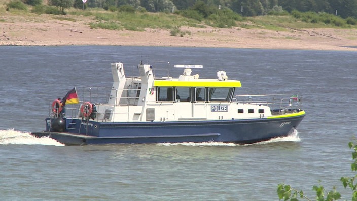 Polizei-Boot auf Rhein
