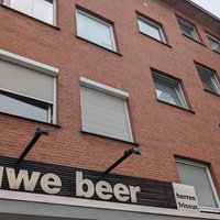 Außenansicht eines Mehrfamilienhaus aus rotem Backstein in der Lüpertzender Straße in Mönchengladbach