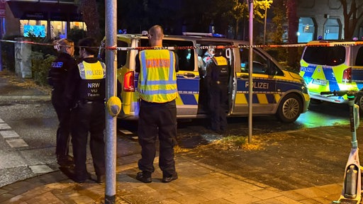 Polizei am Ort der Schussabgabe in Meerbusch 