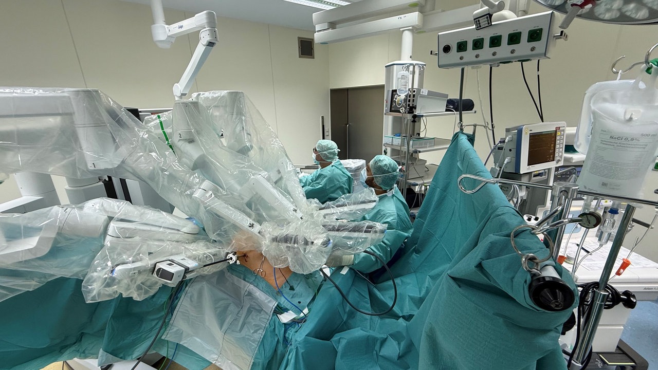 Patienten am Krankenhaus Lübbecke profitieren vom Operationsroboter