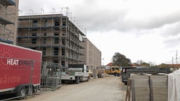 Blick auf die Alanbrooke-Kaserne in Paderborn, Gebäude in Gerüsten