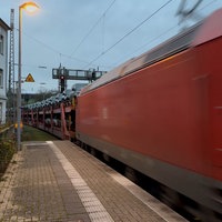 Güterzug fährt vorbei