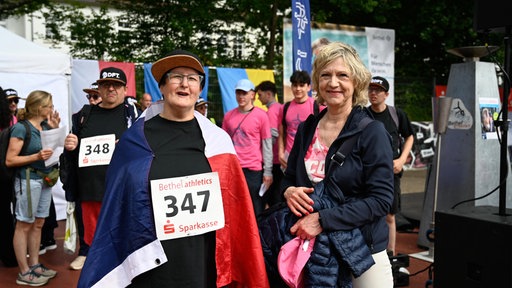 Anne-Marie Chollet und rechts neben ihr Astrid Bock.
