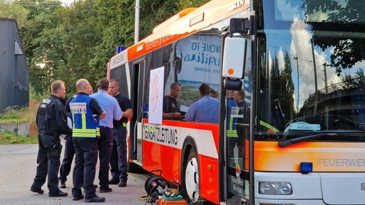 Bus der Einsatzleitung der Bombenentschärfung