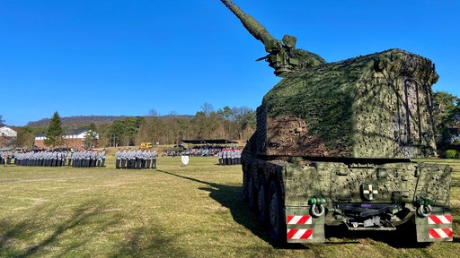 Appellplatz mit Panzer