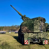 Appellplatz mit Panzer