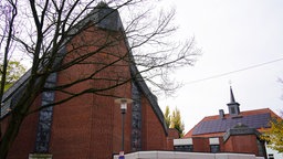 Der rot geklinkerte Gebäudekomplex liegt in der Dorstener Fußgängerzone