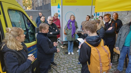 ASB der mobile Dusch- und Beratungstreff vor der Überwasserkirche in Münster