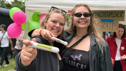 Karina Friesen (l.) und Marie Mahs (r.) aus Holzminden