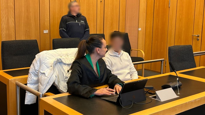 Verteidigerin Laura Nardelli und Angeklagter
