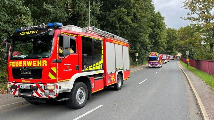 Feuerwehrautos auf dem Weg zum einsatz