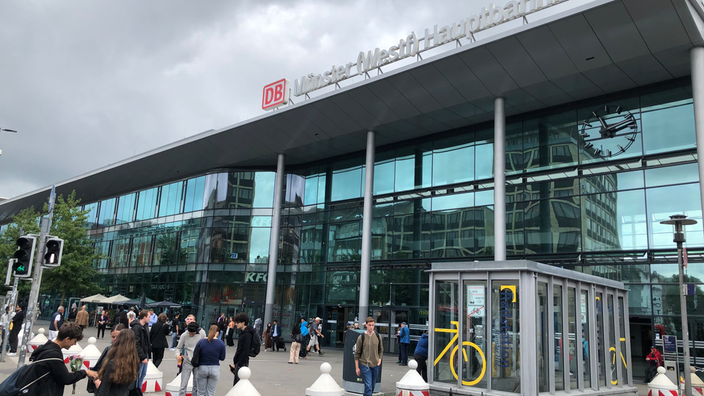 Der Hauptbahnhof Münster von vorne