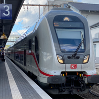 Ein IC am Bahnhof in Siegen