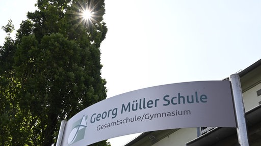 Das Schild der Georg-Müller-Schule in Bielefeld