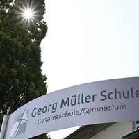 Das Schild der Georg-Müller-Schule in Bielefeld