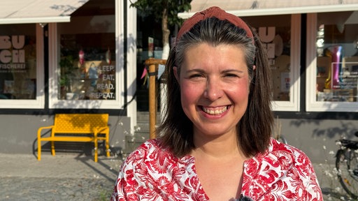Die Buchhänderin Jasmin Fischer. Sie hat ihren Laden an der Baustelle.