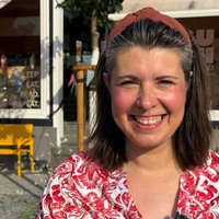 Die Buchhänderin Jasmin Fischer. Sie hat ihren Laden an der Baustelle.