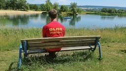 Auf dem Weg zu der blauen Schwimmplattform passierte das tödliche Badeunglück.