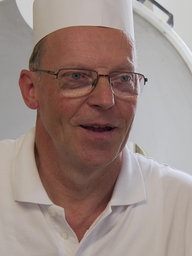 Bäckermeister Reinhard Pape im Gespräch.