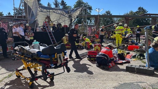 Die Einsatzkräfte erproben einen Einsatz mit ihrer Ausstattung. 