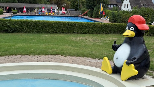Ein leeres Schwimmbecken