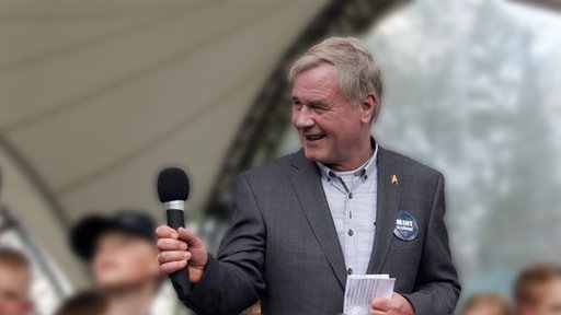 Jürgen Weiland auf der Bühne bei "Mint in Lügde"