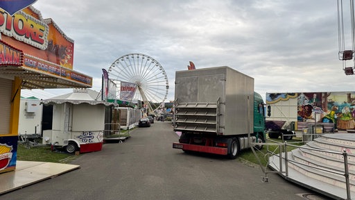 verschiedene Stände auf dem Blasheimer Markt, die sich im Aufbau befinden