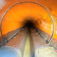 Metallelemente im Kanal ziehen die Wärme aus dem Abwasser.