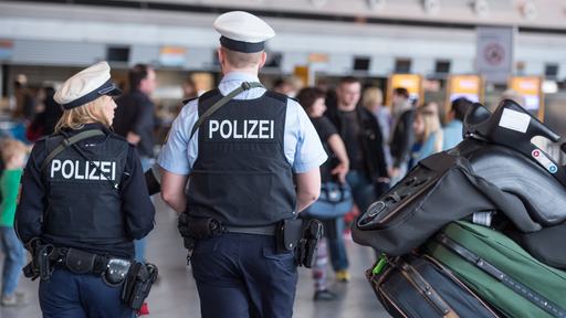 Polizei am Flughafen