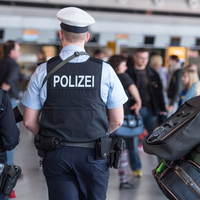 Polizei am Flughafen