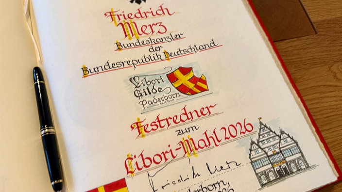 Goldenes Buch mit Eintrag von Kanzler Merz