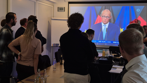 Die Junge Union schaut in Paderborn die Rede von Merz nach den Wahlniederlagen in Berlin und Mecklenburg-Vorpommern.