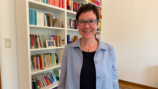 Präses Adelheid Ruck-Schröder  im Büro