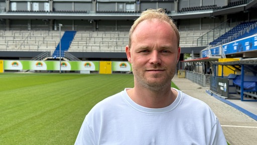 Sebastian Lange steht in der Home-Deluxe-Arena