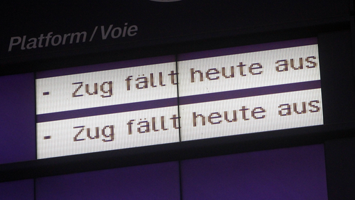Digitale Anzeigetafel "Zug fällt heute aus"