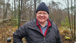 Christoph Lünterbusch betreut für den LWL das Projekt zur Waldvernässung im Lüntener Wald