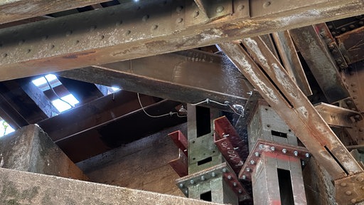 Marodes Metall der Brücke