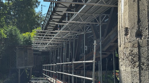 Baugerüst an der Brücke