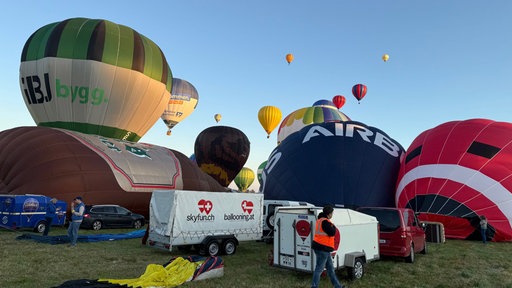 Warsteiner Montgolfiade: 150 bunte Ballone über dem Sauerland 