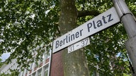 Straßenschild Berliner Platz am Hauptbahnhof Münster