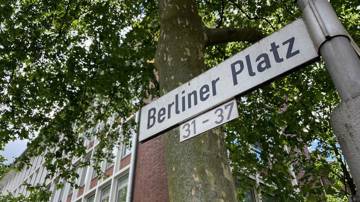 Straßenschild Berliner Platz am Hauptbahnhof Münster