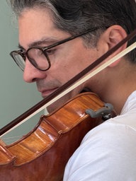  Oliviero Hassan spielt seine Bratsche