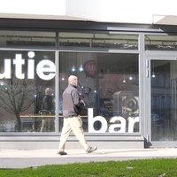 Außenansicht der Cutie Bar in Bielefeld