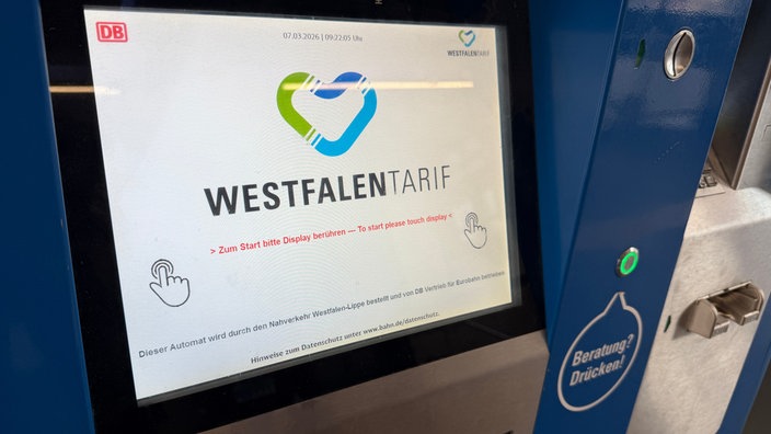 Ein Fahrkartenautomat der Deutschen Bahn. 