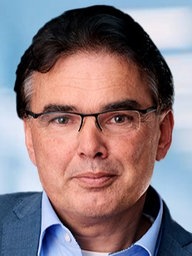 Ein Mann lässt sich porträtieren