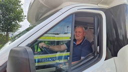 Ein Camper in seinem Wohnmobil