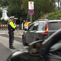 Polizist während der Arbeit